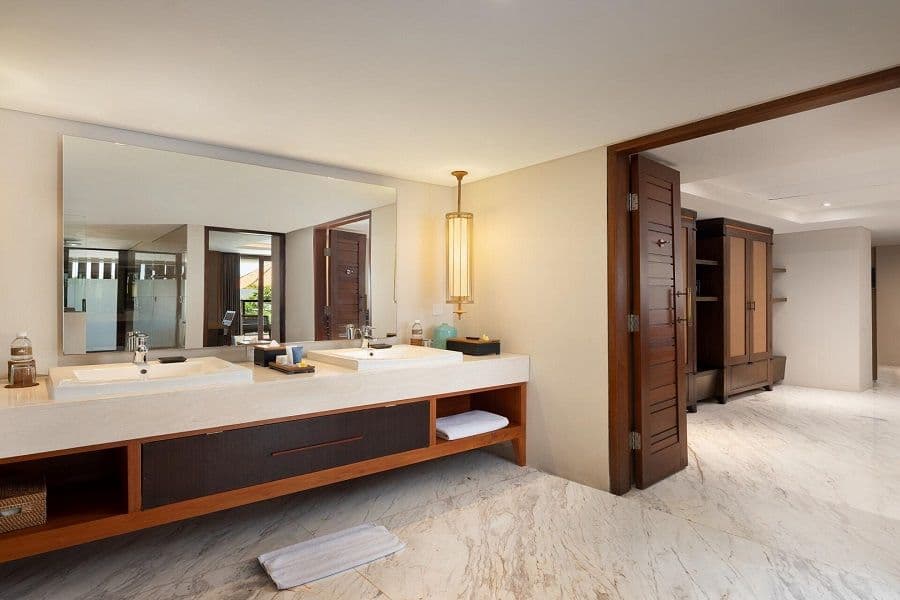 The-Bandha-Hotel-and-Suites-Family-Suite-Bathroom.jpg